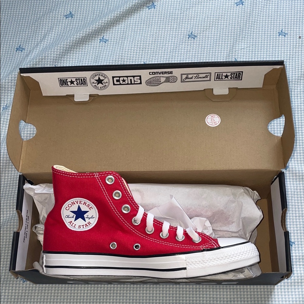 NEW IN BOX Converse Chuck Taylor All Star Sneakers